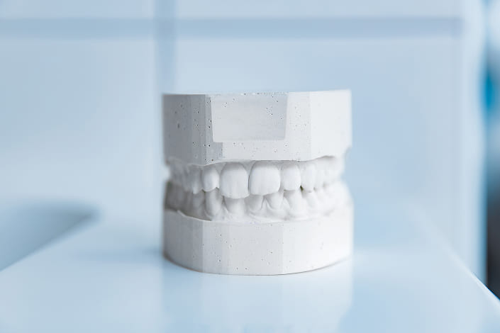 Когда верхняя челюсть «убегает» вперед. Дистальный прикус